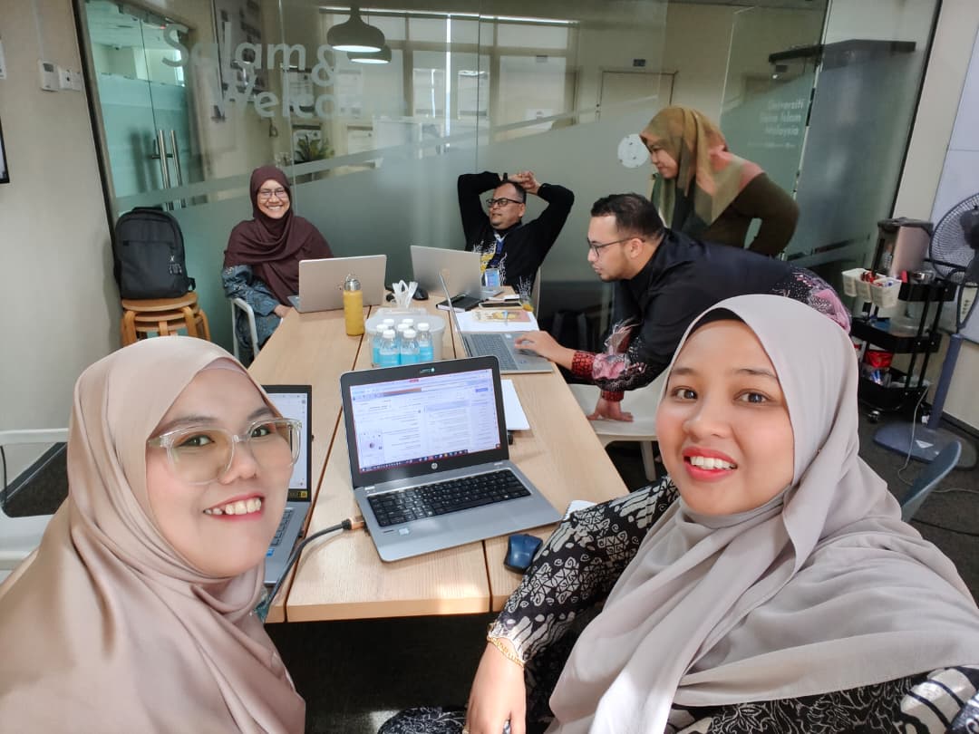 BENGKEL LAMAN WEB BERSAMA STRACOMM